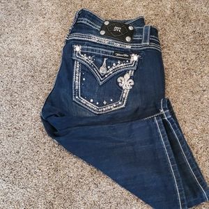 Women Miss Me Burmuda shorts sz 29 EUC